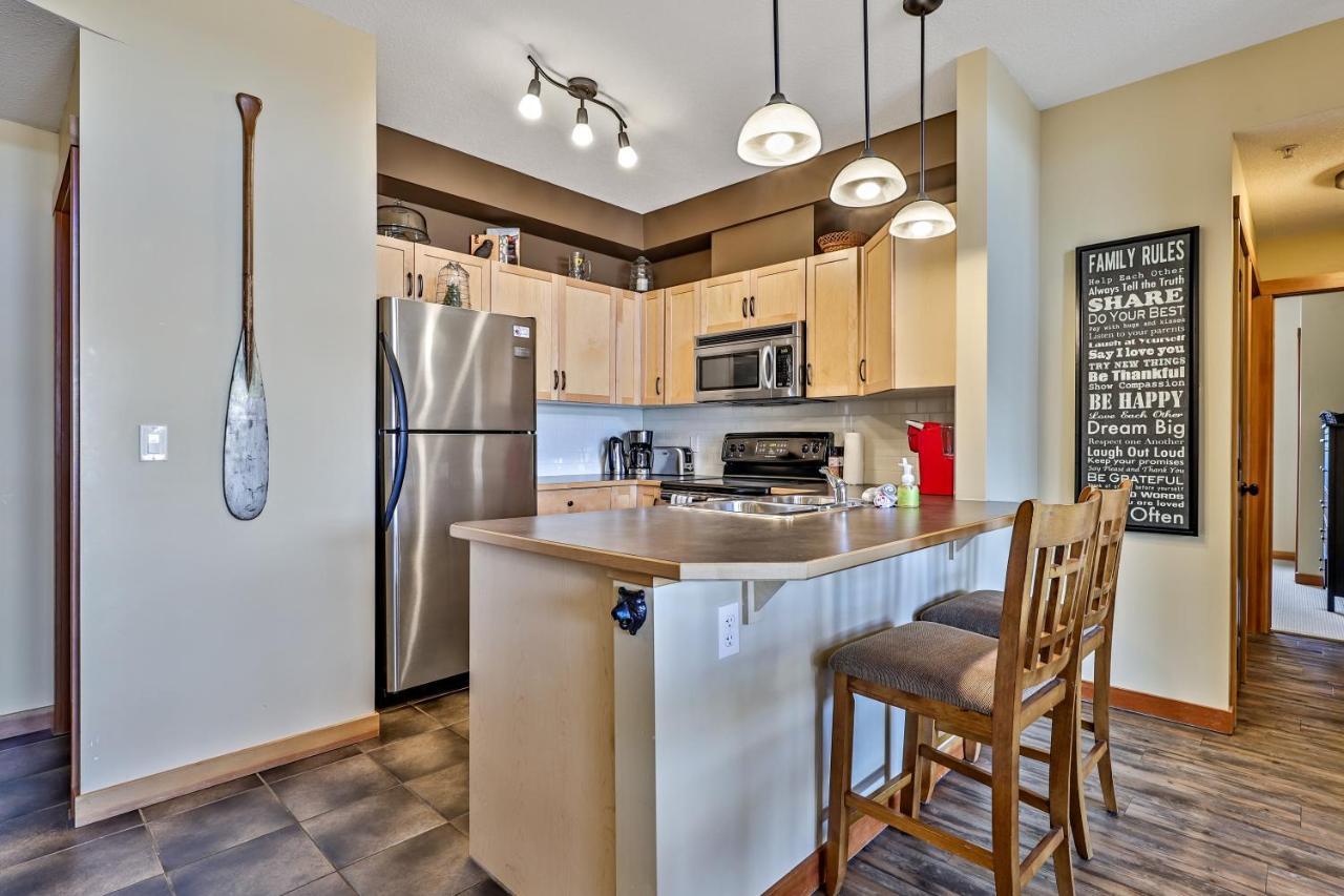 Spectacular Mountain View Corner Unit Pool Hot Tub Park Pass Apartment Canmore Exterior photo