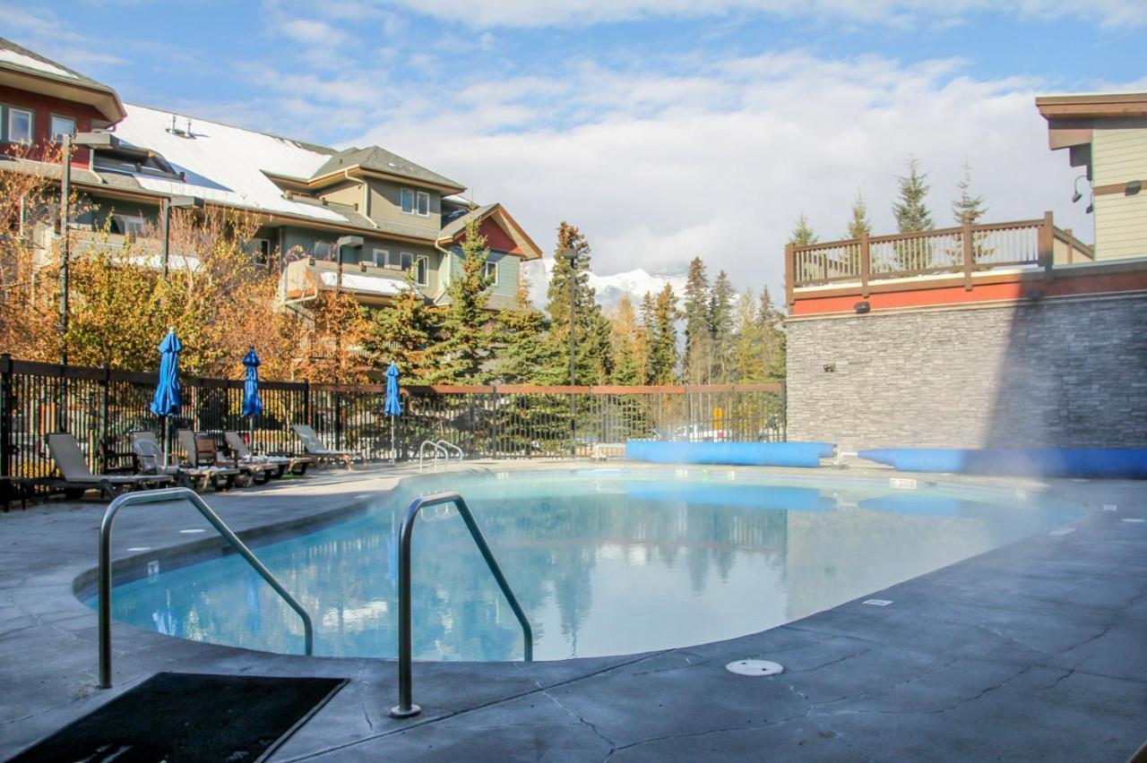 Spectacular Mountain View Corner Unit Pool Hot Tub Park Pass Apartment Canmore Exterior photo